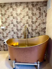Cozy Room 2 - with bathtub - Image 4