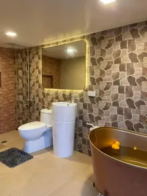 Cozy Room 2 - with bathtub - Image 3