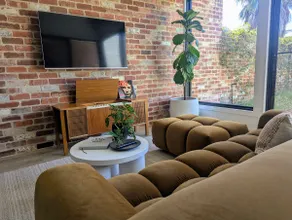 Stunning Central 3BR 2.5 bath near the Murray - Image 2