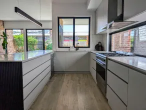 Stunning Central 3BR 2.5 bath near the Murray - Image 5