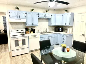 Cozy Thomasville Stay-Fast WiFi & Private Carport - Image 3