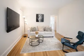 ①min>Coolidge | King Bed|Full Kitchen|Laundry - Image 2