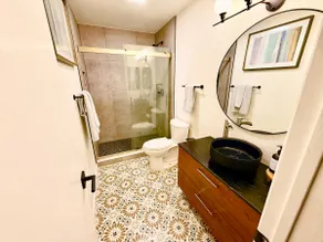 3BR Georgetown Home | Downtown Square + Lake - Image 5
