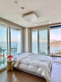 [Aloha Youngjong C] Sunrise and sunset restaurant/panoramic view of the bay/two rooms/8 people possible/self-catering/2 queen beds/ - Image 3