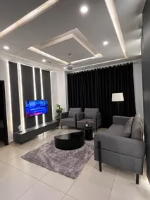 Luxe 2BHK | City Views | Self Check-In - Image 4