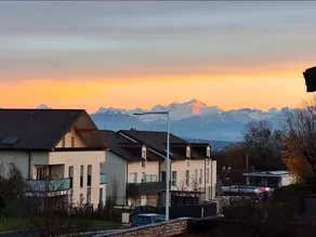 Balcony with Alpine views, garage and parking, Geneva 15 min - Image 3