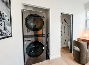 The Front door to more on Park Avenue - Image 3