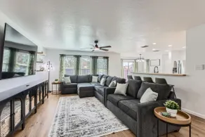 Gorgeous 5BR Gem w/ Arcade•Lackland BMT•Seaworld•! - Image 2