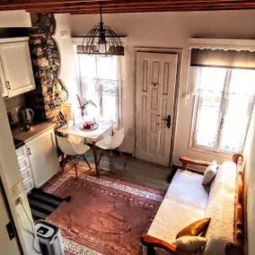 Cozy, Traditional Hideaway - Image 5