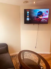 A cozy well-equipped family suite, Netflix Wifi350 - Image 5