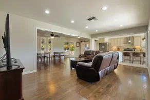 Open Spacious Poolside Paradise in Modesto - Image 2