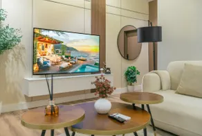 Self Check-in Apt | 75” TV | Near Boulevard - Image 2