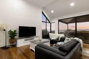 Sunset Estuary View *Huge Balcony * Family Retreat - Image 3