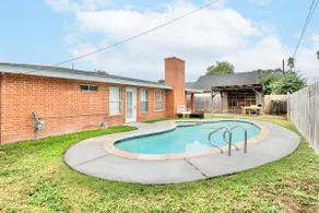 Vintage Spacious w/ Private Pool House in Mcallen - Image 2