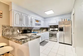 Vintage Spacious w/ Private Pool House in Mcallen - Image 4