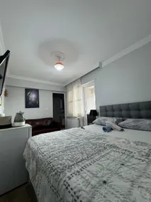Comfortable and Stylish Hostel Room - Image 5