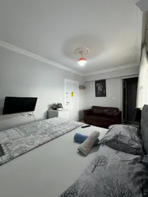 Comfortable and Stylish Hostel Room - Image 4