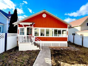 Pet friendly home with fenced backyard. - Image 5