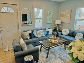 Minneapolis, Cozy & Modern Entire Home, Sleeps 8! - Image 2