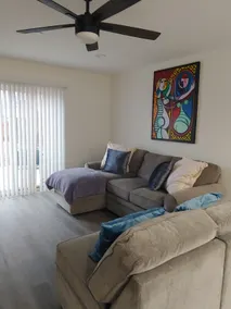 New Modern Home 4beds 2.5 bath - Image 2