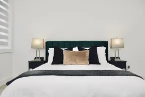 Lux 6BR, King Bed|Arcade|Fire Table| Near Airport - Image 5