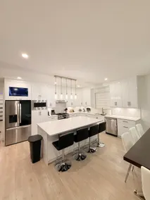 Lux 6BR, King Bed|Arcade|Fire Table| Near Airport - Image 3