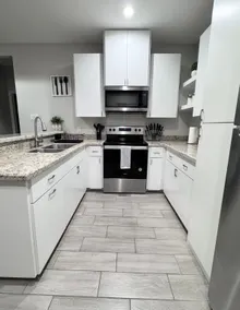 Clean 2 BD 2BTH Apt | Near Shops | Fast WIFI - Image 2