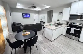 Clean 2 BD 2BTH Apt | Near Shops | Fast WIFI - Image 4