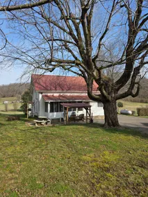 Near I-65-Quiet Escape at Indian Creek Farmhouse - Image 2