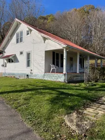 Near I-65-Quiet Escape at Indian Creek Farmhouse - Image 3