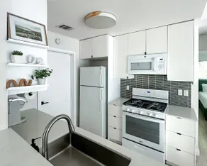 Modern Retreat Near Downtown Round Rock - Image 5