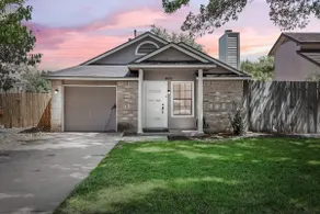 Modern Retreat Near Downtown Round Rock - Image 2