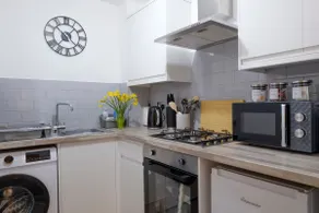 Vibrant 2 Bed | FREE Parking | Bawtry Rd Doncaster - Image 2