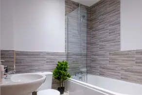 Vibrant 2 Bed | FREE Parking | Bawtry Rd Doncaster - Image 5