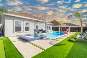 New LUX Modern 3BR Home|Heated Pool/Spa &Mini-Golf - Image 2