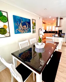 Premier pool home/ strolling distance to beach - Image 3
