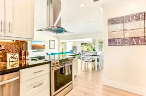 Premier pool home/ strolling distance to beach - Image 4