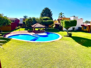 An amazing house with a pool - Image 4