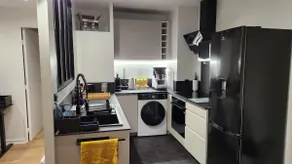 Modern comfort 2-bedroom with terrace and parking, Rueil - Image 4