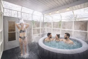 Walk to Caesars Windsor Sleeps 9 Hot Tub 1 Parking - Image 2