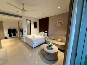 Highrise Heaven With Jacuzzi And Garden Patio - Image 4