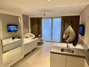 Highrise Heaven With Jacuzzi And Garden Patio - Image 3