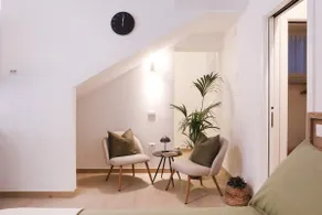 Studio Apartment with Kitchen and Queen Size Bed - Image 3