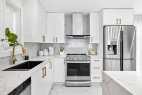 High-End Condo Near Old Montreal. FREE Parking. - Image 5