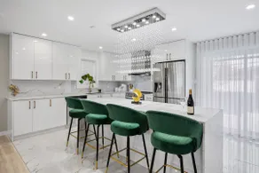 High-End Condo Near Old Montreal. FREE Parking. - Image 4