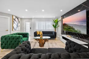High-End Condo Near Old Montreal. FREE Parking. - Image 2