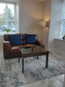 Central and Comfortable. - Image 2