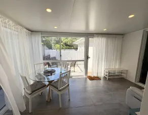 Greenhills Beach Guesthouse with Parking Space - Image 3