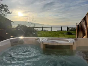 Beachfront House w/ Hot Tub - Image 4