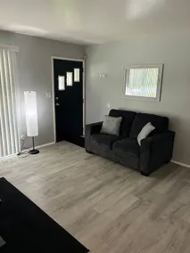 4 bedroom, full basement near the husky refinery! - Image 5